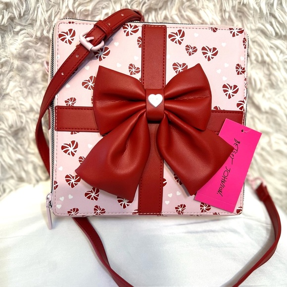 ❤️🎁 Betsey Johnson Present Gift Box Pink Candy Heart Crossbody Bag❤️🎁 NWT - Picture 7 of 11